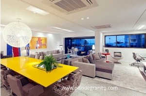 Sala com Granito Branco Diamond